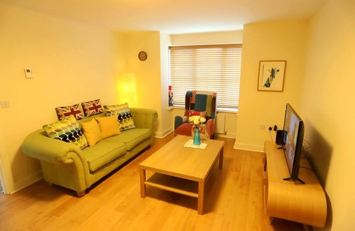 Castle Bromwich House | EasyTravel Luxury NEC/Airport 3 beds House