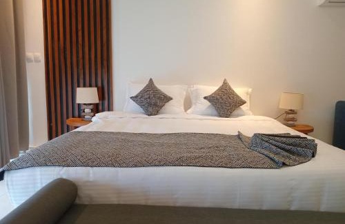 La Somone Hotel | Eat Work and Sleep