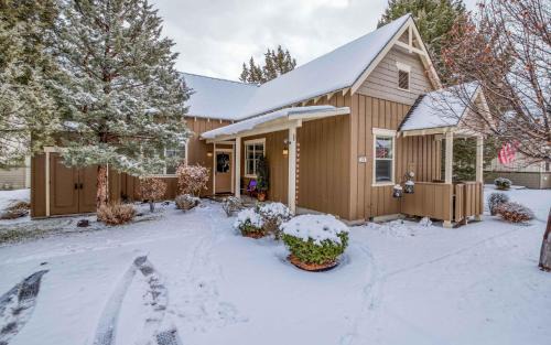 Redmond House | Eazy Inn at Eagle Crest - Meredith Lodging