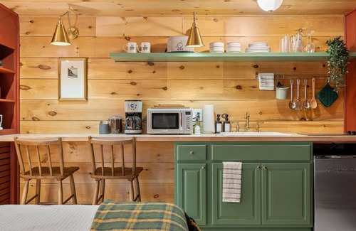 Lincoln Apartment | Echo Lake Relaxation at the PemiCabins