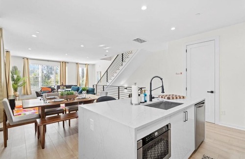 North Charlotte Apartment | Eclectic Room w/Bath in Charlotte near Truist