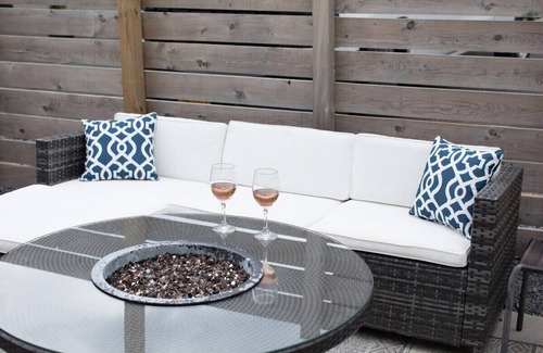 Geneva House | Eclipse Hot tub and billiards in Downtown Geneva