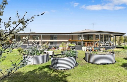 Torquay House | Eco Beach Escape On Over An Acre in Torquay