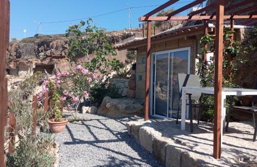 Los Gavilanes House | Eco-Finca Azuay - Cave refuge