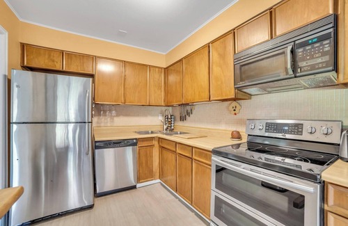 Athmar Park House | Eco-Friendly 2BR Bungalow w/Garden Oasis+ Office space