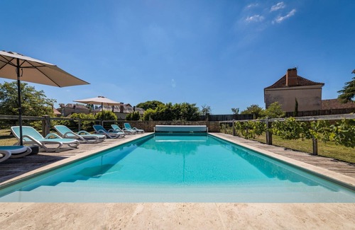 Cherveix-Cubas House | Eco Lodge le Barradis, country house with 4000 m2 and heated swimming pool