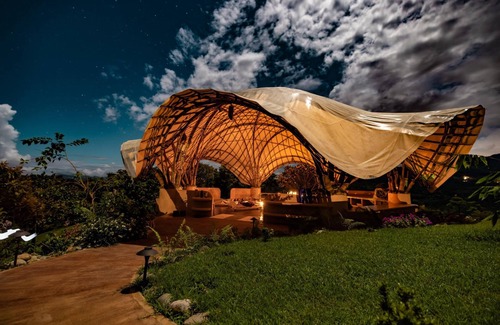 Dominical RV Rental | Eco Luxe Glamping Nest #5 - 2 Queen Beds at Holos