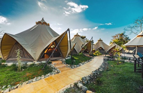 Dominical RV Rental | Eco Luxe Glamping Nest #7 - 2 Queen Beds at Holos