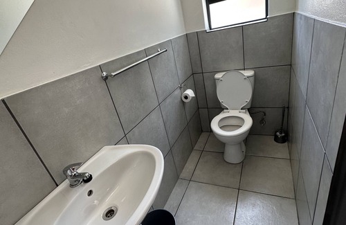 Greater Johannesburg Metropolitan Area Hotel | Ecomotel Louis Botha