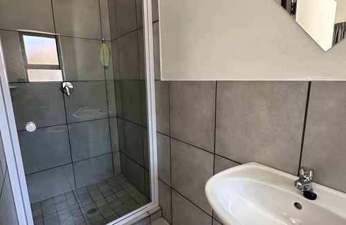 Greater Johannesburg Metropolitan Area Hotel | Ecomotel Louis Botha