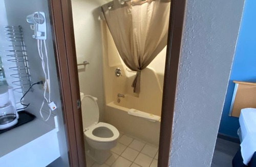 Branson Theater District Hotel | Econo Lodge Branson Theater District