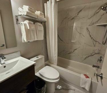 Gay Village Hotel | Econo Lodge