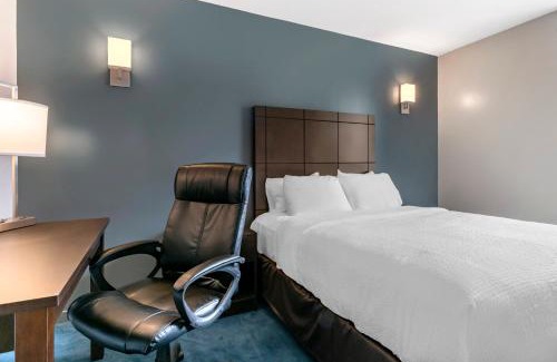 Gay Village Hotel | Econo Lodge
