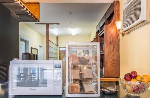 Downtown Ottawa Hotel | Econo Lodge Downtown Ottawa