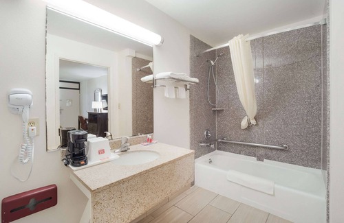 Goose Creek Hotel | Econo Lodge Goose Creek
