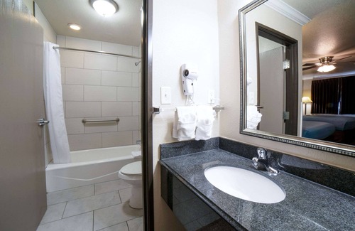 Central City Hotel | Econo Lodge Inn & Suites Corpus Christi