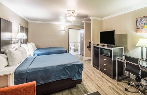 Central City Hotel | Econo Lodge Inn & Suites Corpus Christi