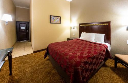 Fallbrook Hotel | Econo Lodge Inn & Suites Fallbrook Downtown