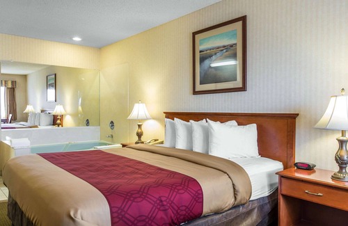La Sierra Hotel | Econo Lodge Inn & Suites Riverside - Corona