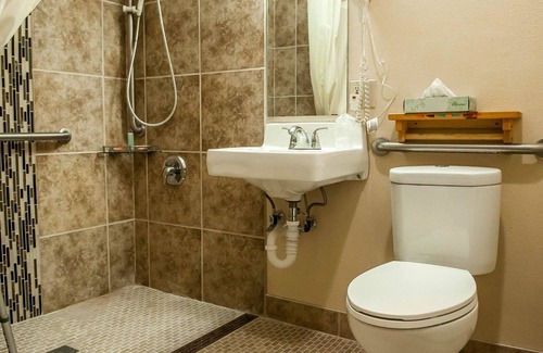 Southside Hotel | Econo Lodge Inn & Suites