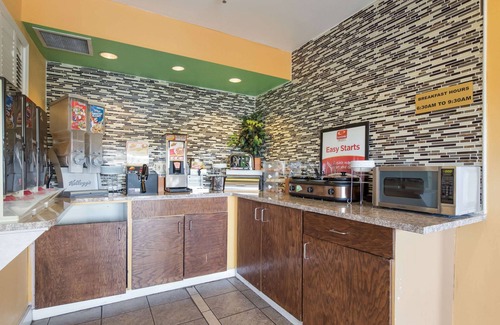 Hillview Hotel | Econo Lodge Inn & Suites