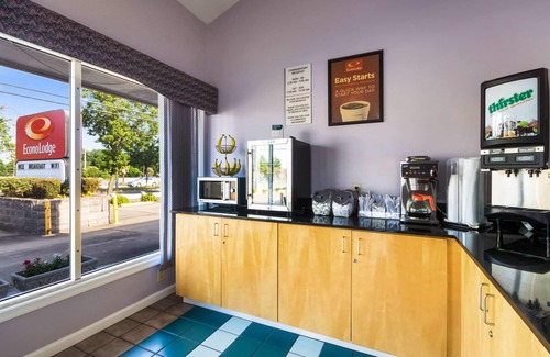 North Camellia Acres Hotel | Econo Lodge Little Creek