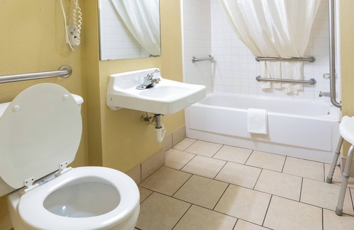 McAlester Hotel | Econo Lodge McAlester