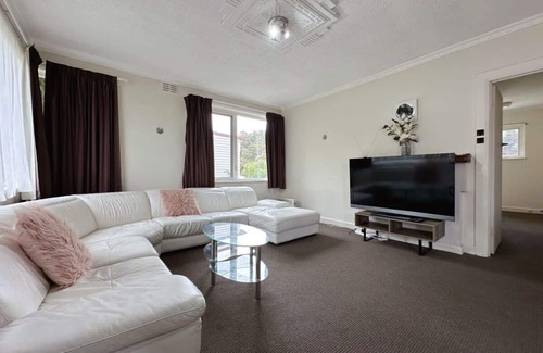 South Hobart House | Econo Lodge near Hobart City and Salamanca Market