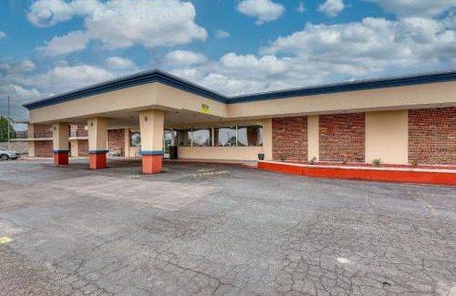 Neenah Hotel | Econo Lodge Neenah