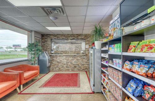 Neenah Hotel | Econo Lodge Neenah