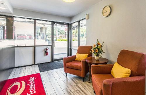 Tallahassee Cabin | Econo Lodge North