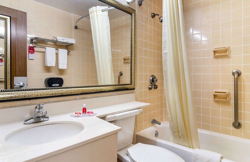 Perry Hotel | Econo Lodge - Perry National Fair Ground Area
