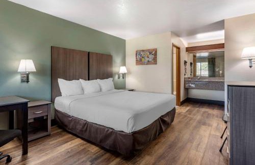 Parkrose Cabin | Econo Lodge Portland Airport