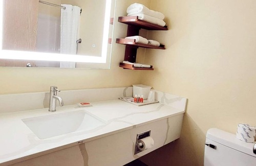 Fargo Hotel | Econo Lodge