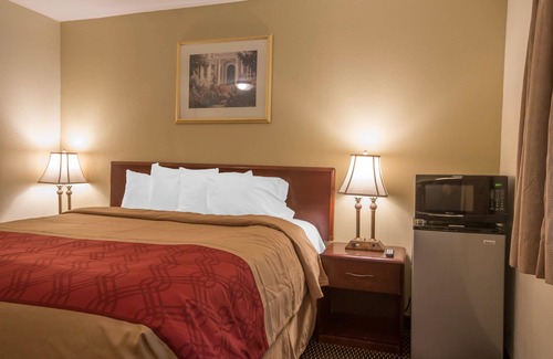 Manchester Center Hotel | Econo Lodge