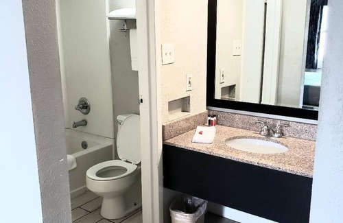 Mineral Wells Hotel | Econo Lodge