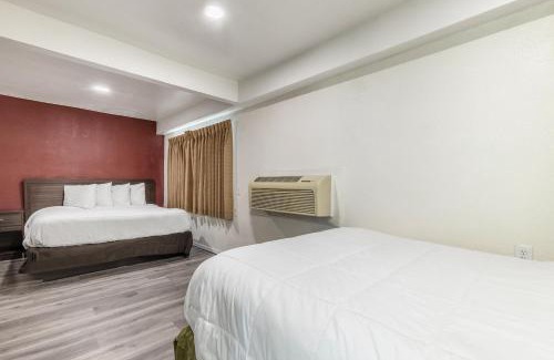 Needles Cabin | Econo Lodge