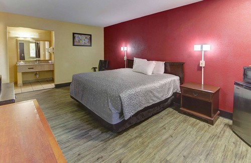 North Central Hotel | Econo Lodge Virginia Beach Town Center