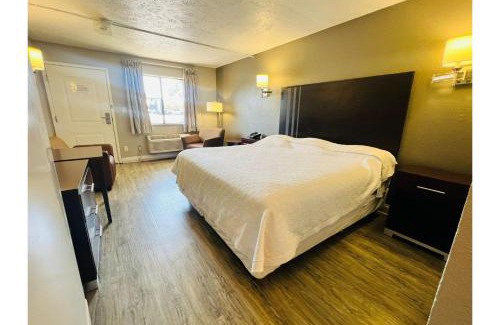 Merrillville Hotel | Economy Inn By Townhouse Merrillville US 30