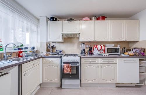 Tower Hamlets Apartment | Eddie's place