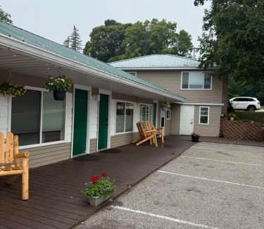 East Jordan Hotel | Eddys Motel