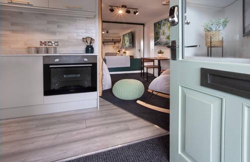 Kendal Apartment | Eden Escape - Comfy Apartment Quiet Neighbourhood
