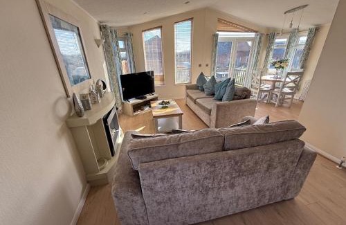 Fitling House | Eden Lodge-Tranquil-Hot Tub-Fishing-7m to Beach