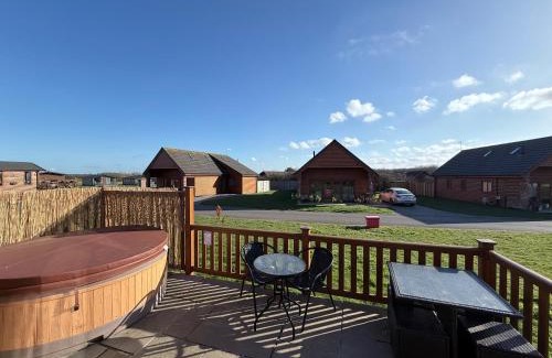Fitling House | Eden Lodge-Tranquil-Hot Tub-Fishing-7m to Beach