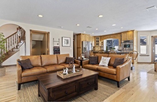 Liberty House | Eden View Home - Perfect for Families w/Spa & Trampoline