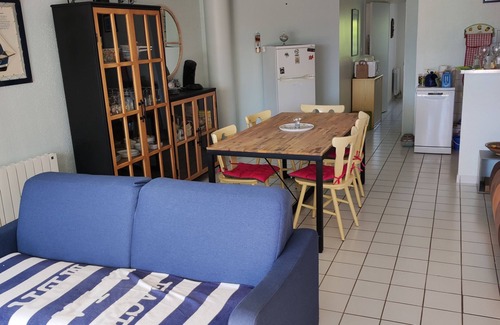 Damgan Apartment | Edge-mer, not overlooked, Ground Garden, Terrace. park. private, facing South, Comfort