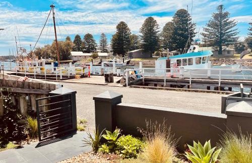 Port Fairy Apartment | Edge17 Waterfront Apartment, plus Cottage with Garden View - Port Fairy