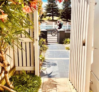 Port Fairy Apartment | Edge17 Waterfront Apartment, plus Cottage with Garden View - Port Fairy