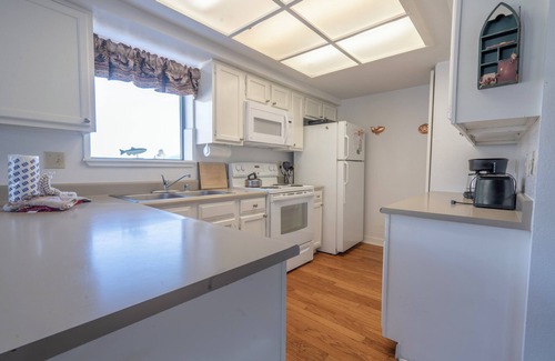 June Lake Condo | Edgewater #8, upgraded unit w/beautiful views of June Lake