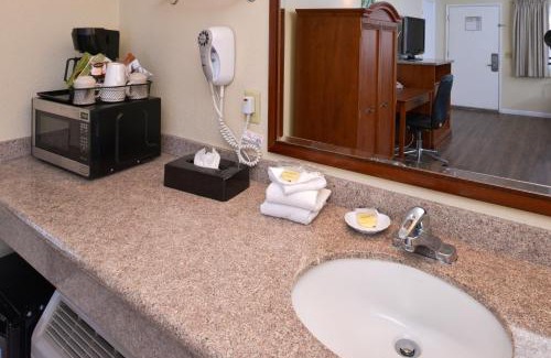 Downtown Hotel | Edgewater Inn and Suites